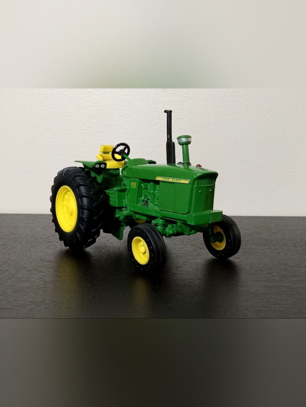 ERTL John Deere 4020 Diesel Tractor 1:32 Scale Die-Cast Toy